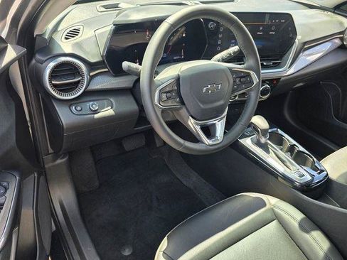 Certified 2025 Chevrolet Trax ACTIV w/ Sunroof Package FWD image 11