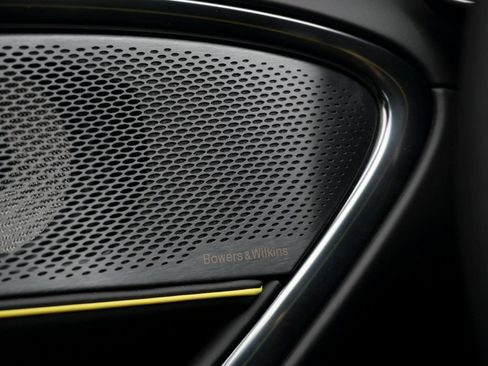 Used 2023 McLaren Artura RWD image 23