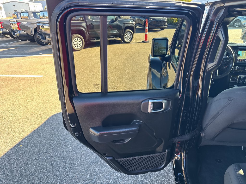Used 2023 Jeep Gladiator Sport AWD/4WD image 41