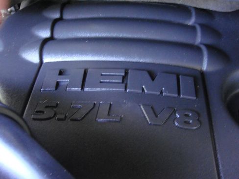 Used 2017 RAM 1500 Classic SLT AWD/4WD image 24