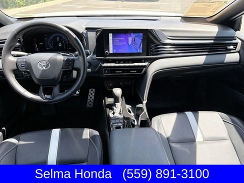Used 2025 Toyota Camry SE FWD image 9