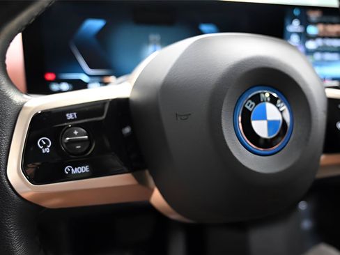 Used 2024 BMW iX xDrive50 w/ Premium Package AWD/4WD image 36