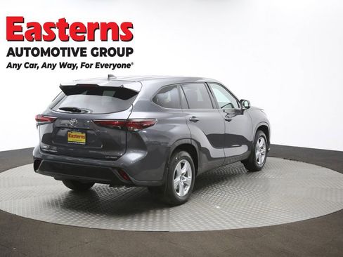 Used 2024 Toyota Highlander LE image 41