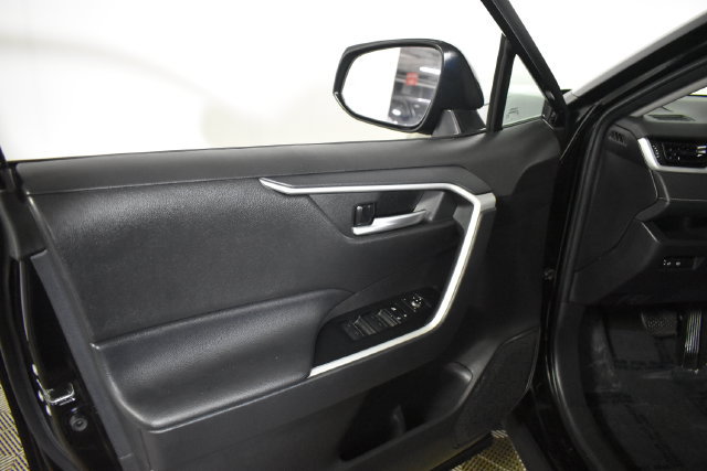 Used 2025 Toyota RAV4 XLE FWD image 7