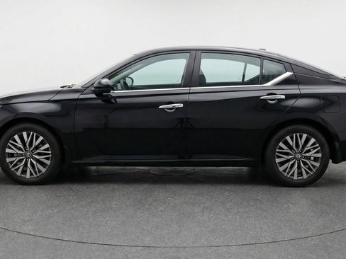 Used 2025 Nissan Altima 2.5 SV image 5