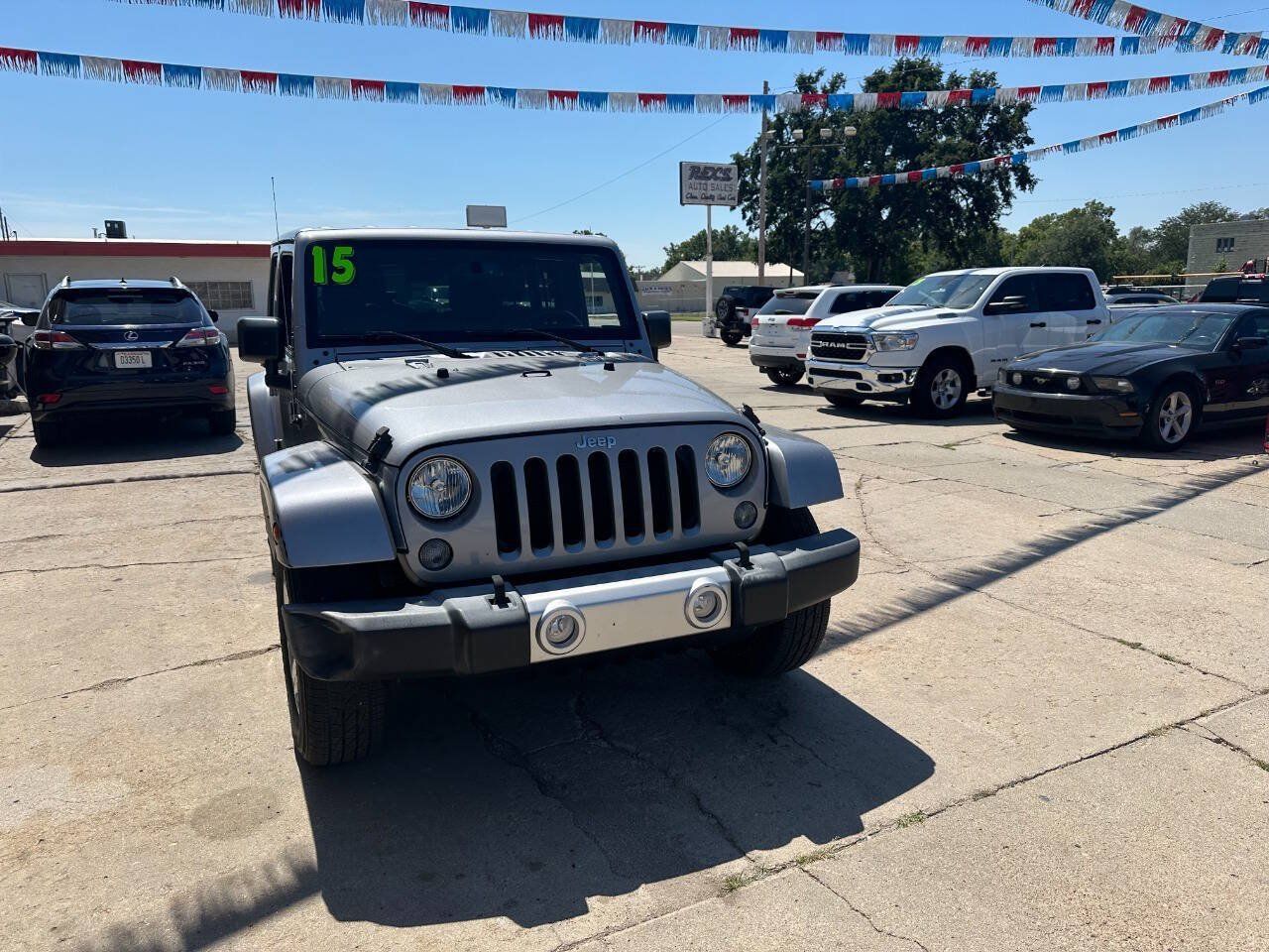 Used 2015 Jeep Wrangler Unlimited Sahara w/ Max Tow Package AWD/4WD image 3