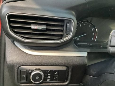 Used 2023 Ford Explorer XLT w/ Equipment Group 202A AWD/4WD image 34