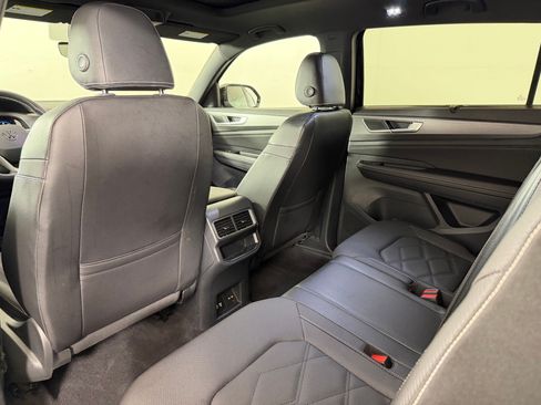 Used 2024 Volkswagen Atlas Cross Sport SE w/ Panoramic Sunroof Package FWD image 24