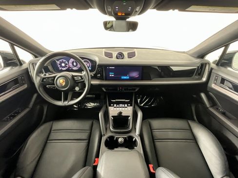 Used 2024 Porsche Cayenne Coupe image 10