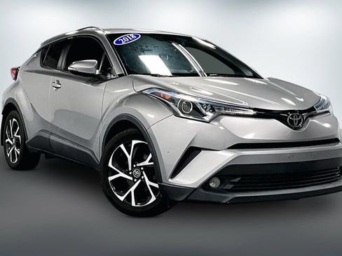 Used 2018 Toyota C-HR XLE FWD image 1