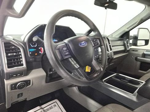 Used 2017 Ford F250 XLT w/ XLT Premium Package AWD/4WD image 14