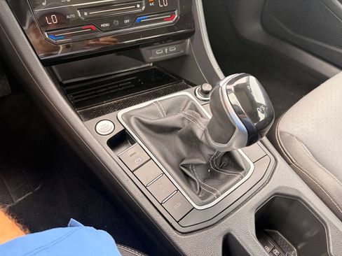 Used 2025 Volkswagen Jetta SE FWD image 12