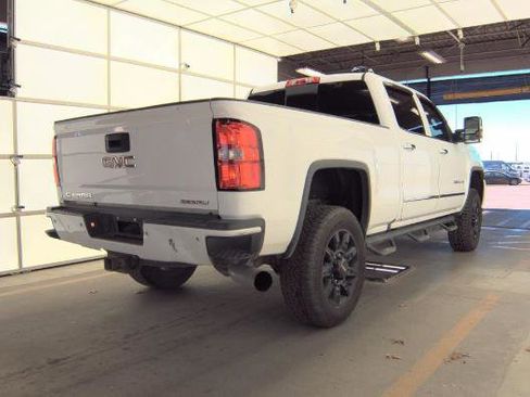 Used 2016 GMC Sierra 2500 Denali w/ Duramax Plus Package image 3