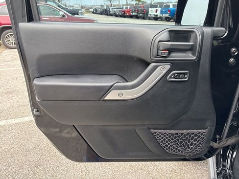 Used 2017 Jeep Wrangler Unlimited Rubicon w/ Cold Weather Group image 55