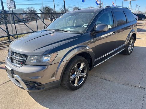 Used 2017 Dodge Journey Crossroad AWD/4WD image 1