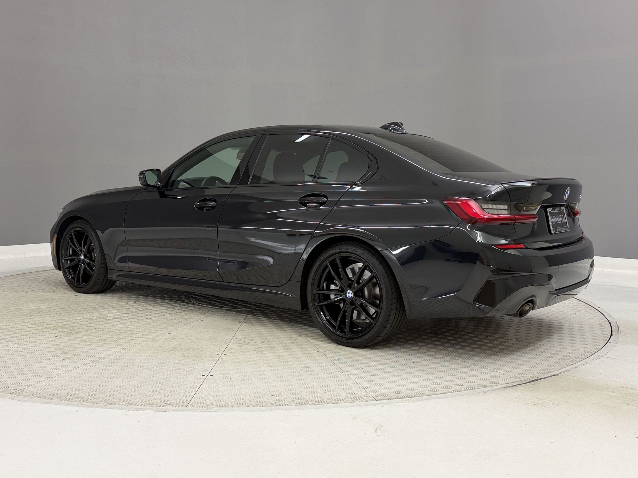Certified 2022 BMW 330i Sedan w/ M Sport Package RWD image 3