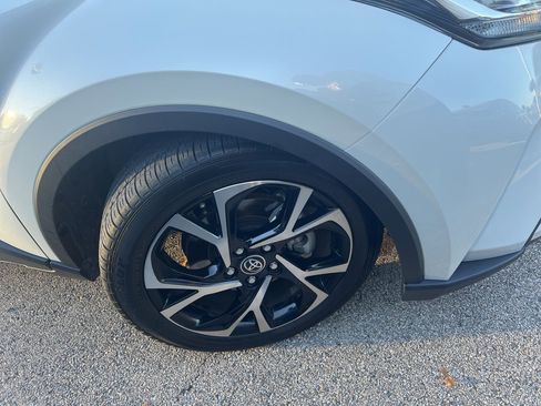 Used 2021 Toyota C-HR XLE image 13
