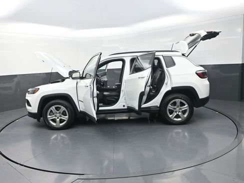 Used 2024 Jeep Compass Latitude AWD/4WD image 32