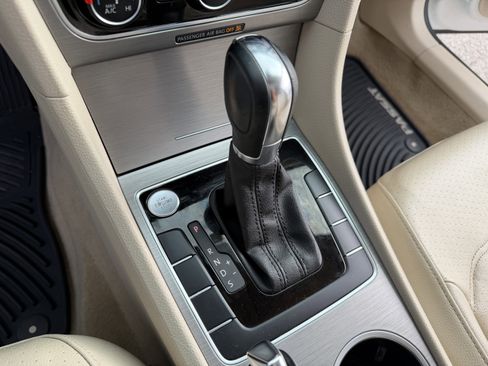 Used 2014 Volkswagen Passat 1.8T SE image 29