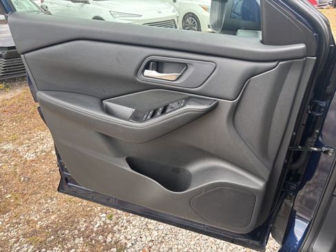 Used 2025 Nissan Rogue SV image 18