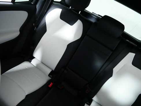 Used 2023 Mercedes-Benz GLB 250 4MATIC image 12