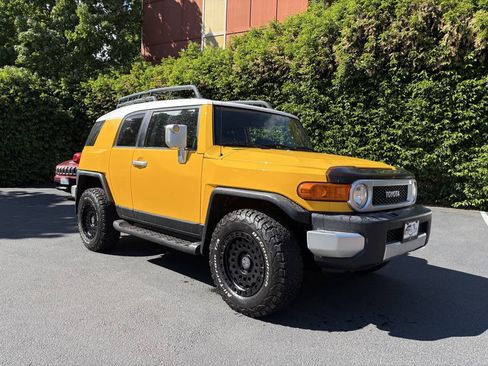 Used 2007 Toyota FJ Cruiser 4WD image 9