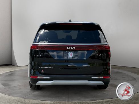 Used 2022 Kia Carnival LX FWD image 6