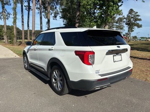 Used 2023 Ford Explorer XLT w/ Equipment Group 202A RWD image 5