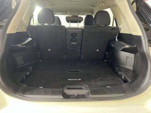 Used 2020 Nissan Rogue S FWD image 22