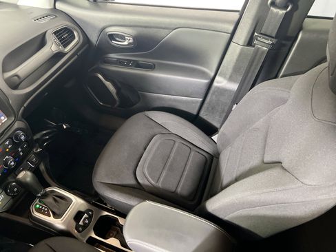 Used 2022 Jeep Renegade Latitude w/ Convenience Group image 23