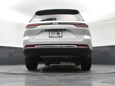 Used 2024 Jeep Grand Cherokee Limited image 23