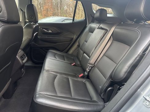 Used 2024 GMC Terrain SLT image 31