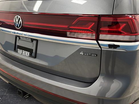 Used 2024 Volkswagen Atlas SE AWD/4WD image 36