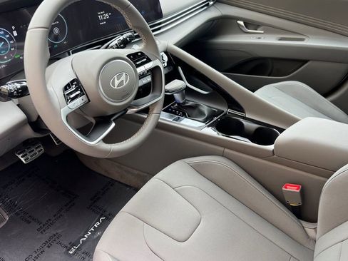 New 2025 Hyundai Elantra SEL image 8