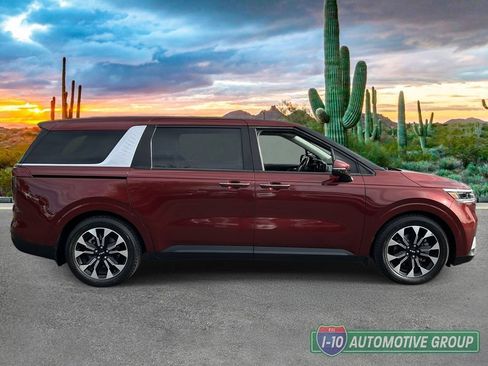 Used 2022 Kia Carnival EX FWD image 2