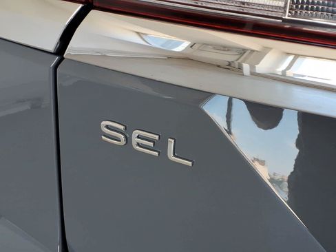 Used 2026 Volkswagen Atlas SEL AWD/4WD image 18