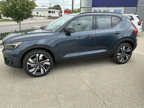 New 2026 Volvo XC40 B5 Ultra w/ Climate Package AWD/4WD image 11