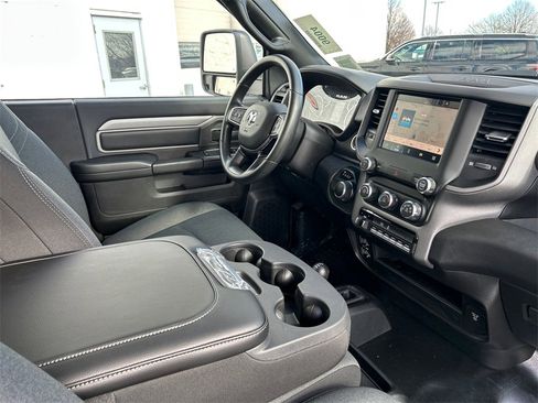 New 2024 RAM 3500 Tradesman w/ Chrome Appearance Group image 32