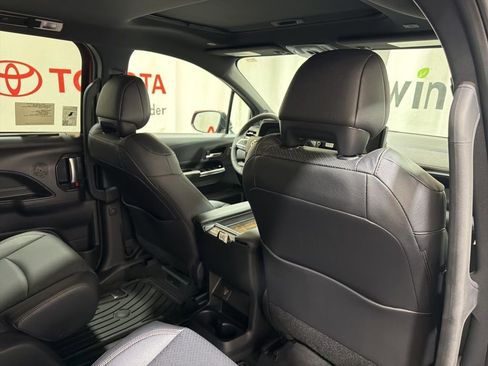 Used 2026 Toyota Sienna Limited AWD/4WD image 15