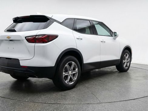Used 2025 Chevrolet Blazer LT FWD image 9