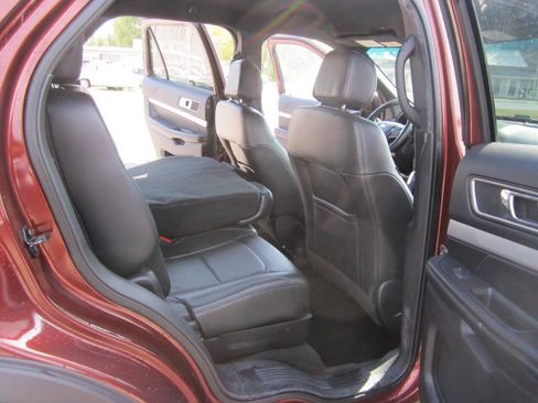 Used 2016 Ford Explorer XLT w/ Equipment Group 202A image 16