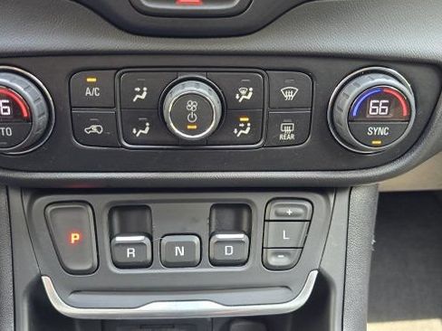 Used 2019 GMC Terrain SLE w/ Driver Convenience Package AWD/4WD image 21