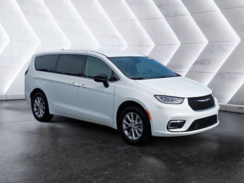 New 2026 Chrysler Pacifica Select image 8