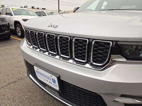 Certified 2024 Jeep Grand Cherokee Limited AWD/4WD image 3
