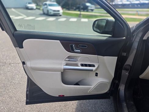 Used 2023 Mercedes-Benz GLA 250 4MATIC image 11