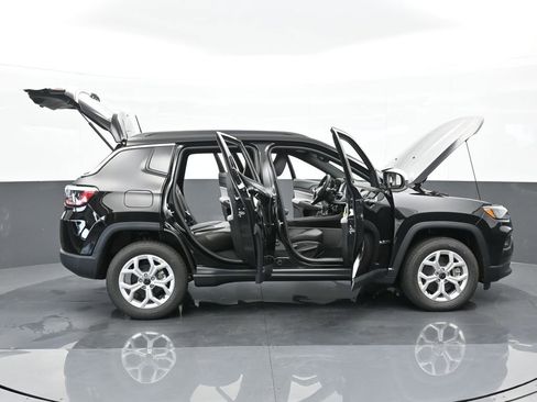 Used 2025 Jeep Compass Latitude image 63