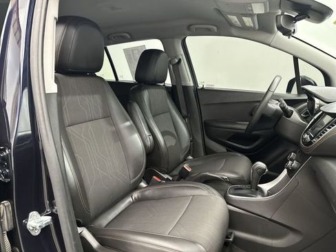 Used 2022 Chevrolet Trax LT w/ LT Convenience Package image 26