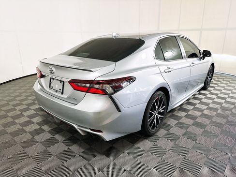 Used 2023 Toyota Camry SE FWD image 3