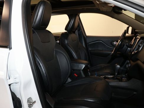 Used 2021 Jeep Cherokee Limited image 18