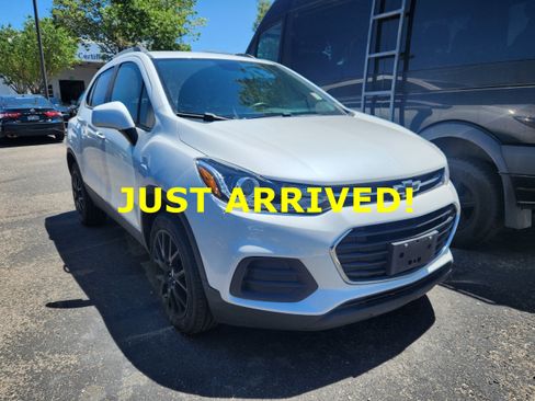 Used 2022 Chevrolet Trax LT w/ Driver Confidence Package AWD/4WD image 2
